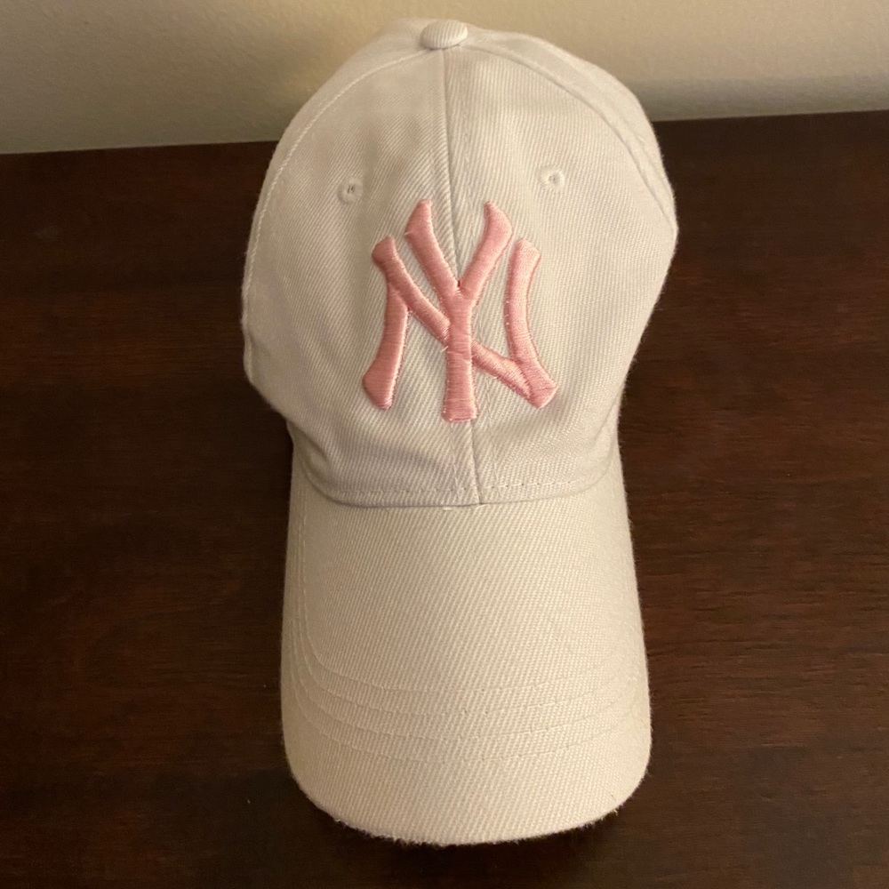 White & pink yankee hat